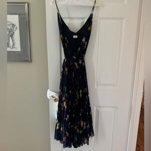 Aritzia Wilfred Beaune pleated floral Wrap Dress size medium